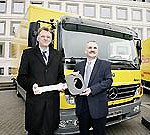 Deutsche Post World Net und Daimler AG geben Startschuss für ersten Einsatz von Hybrid-Lkw in Europa