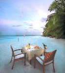 Insel-Romantik pur: Sandbank Dinner auf Baros Maldives
