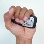 Handy-Verträge: Kleingedruckt und kundenfeindlich Unzulässige Klauseln bei 7 von 8 Anbietern