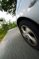 Runter vom Gas Würden mehr Kraftfahrer langsam fahren, könnten damit viele Menschenleben gerettet werden