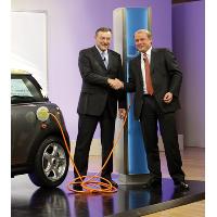 Die BMW Group und Vattenfall Europe starten ersten Alltagsversuch mit Elektrofahrzeugen in Berlin