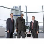 Der schnellste Mann der Welt wird noch schneller. – Olympia-Sieger Usain Bolt testet den BMW M3 / „Liebe auf den ersten Blick“.
