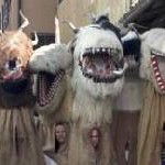 Südtirol völlig jeck – Alte und merkwürdige Faschingsbräuche: „Roter Hahn“-Gäste sind nah dran