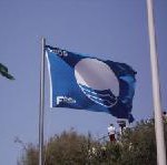 Elf blaue Flaggen wehen an Teneriffas Stränden