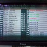 Flughafen Stuttgart  Vereinzelte Verspätungen durch Schneefall  Winterdienst im Einsatz