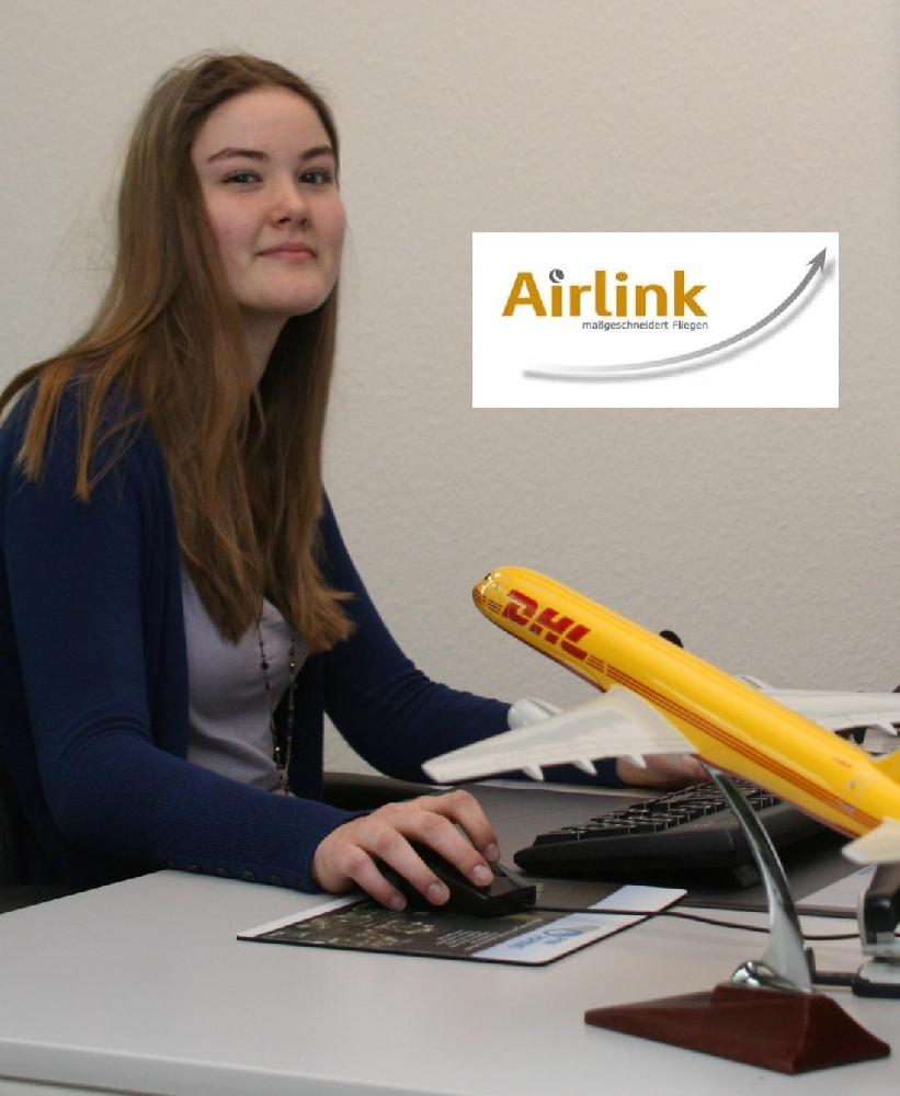 Schüler im Chefsessel: Airlink-Geschäftsführer Frank Holup überlässt seinen Platz für einen Tag einem Teenager