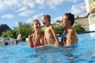 best for family-Sommer: Vom Götterblitz bis zur Babybauchabformung auf der Badeseeinsel