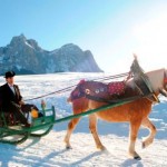 Prächtige Pferdeschlitten, Original-Trachten und köstliche „Hoazetkuchl“