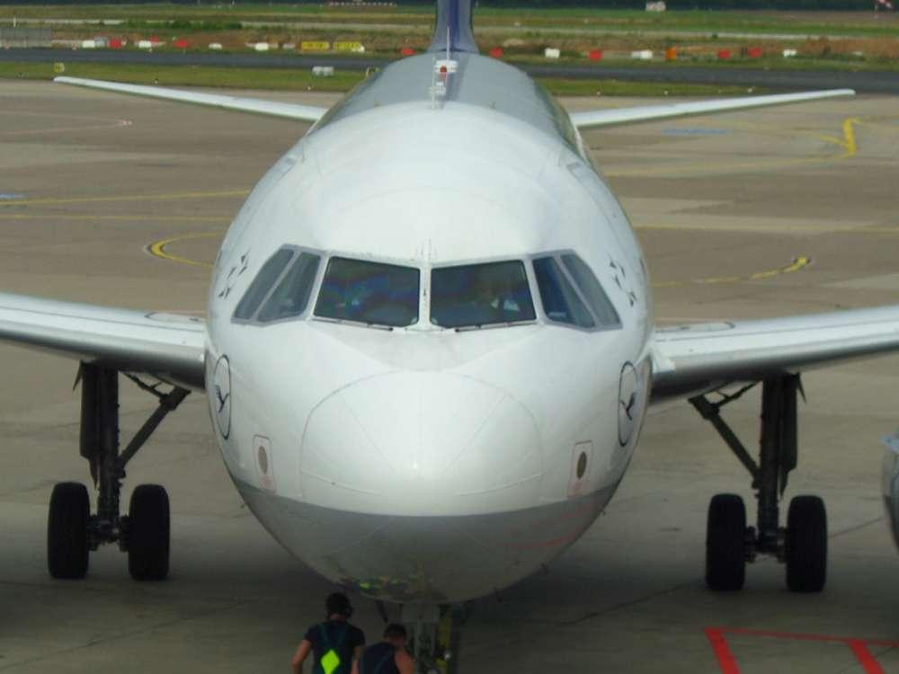Lufthansa präsentiert starke Bilanz für Geschäftsjahr 2010