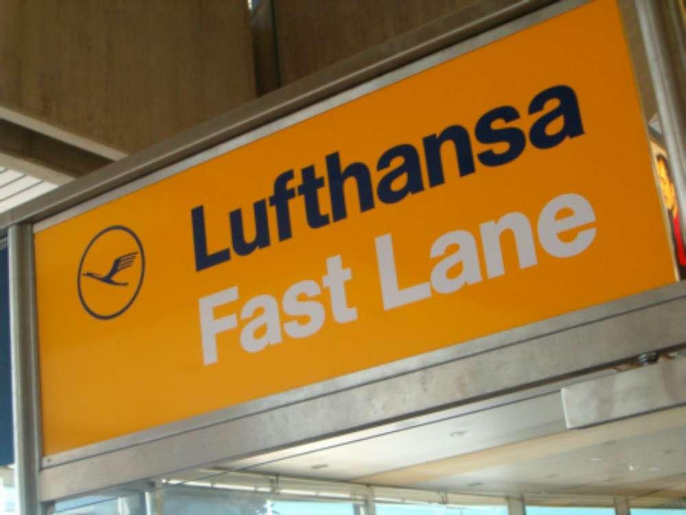 Lufthansa Konzern verbessert operatives Ergebnis im ersten Quartal auf minus 227 Millionen Euro