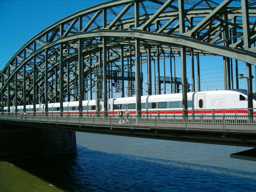 Rail Europe verkauft den neuen Zug der Russischen Bahn (RZD) von Moskau nach Berlin und Paris