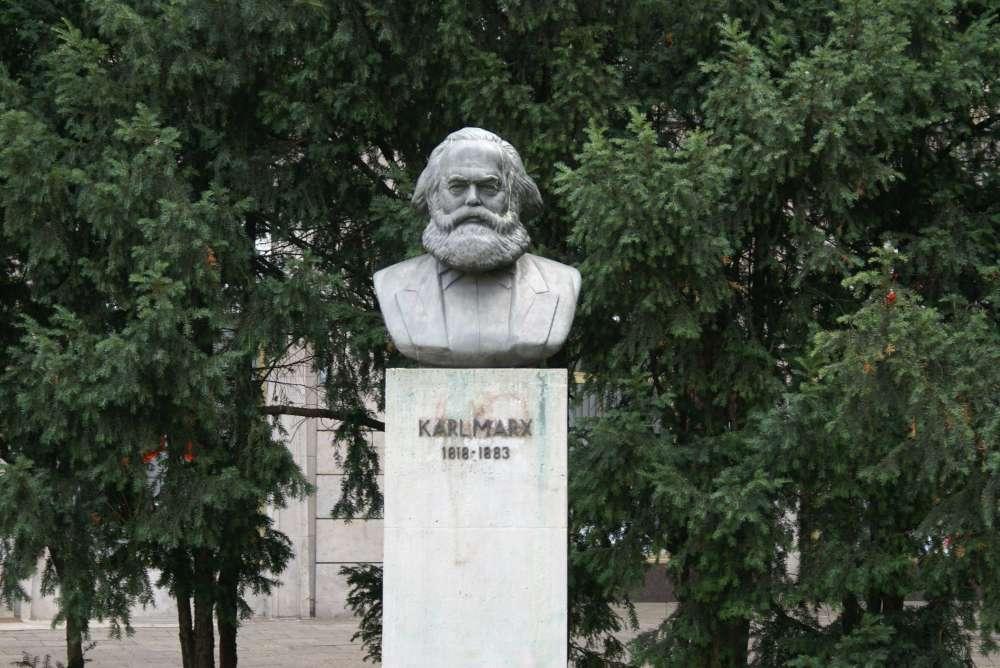 Berlin: Marx und Engels gehören nach Mitte