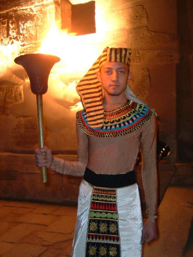Besuch beim Pharao in der Morgensonne