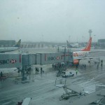 Unbeschwert in den Urlaub starten: Flughafen Frankfurt bietet Wintermantel-Service an