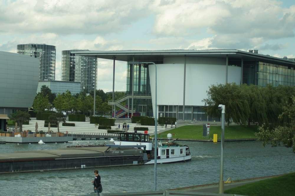 Neue Fahrattraktion „Ausfahrt“ in der Autostadt in Wolfsburg eröffnet