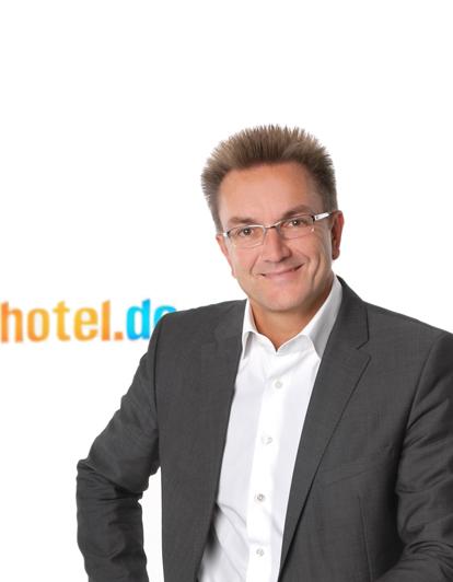 hotel.de AG: Vorstandsvorsitzender Dr. Heinz Raufer scheidet aus und übergibt an erfahrenes Führungstrio