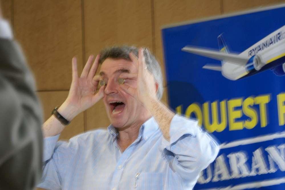 RYANAIR REPORTS Q3 LOSS OF €35M IN LINE WITH GUIDANCE, TRAFFIC GROWS 6% TO 18M