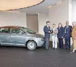 Volkswagen spendet Fahrzeug für Frauenhaus in Celle