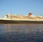 „Queen Mary II“ geht in Hamburg vor Anker