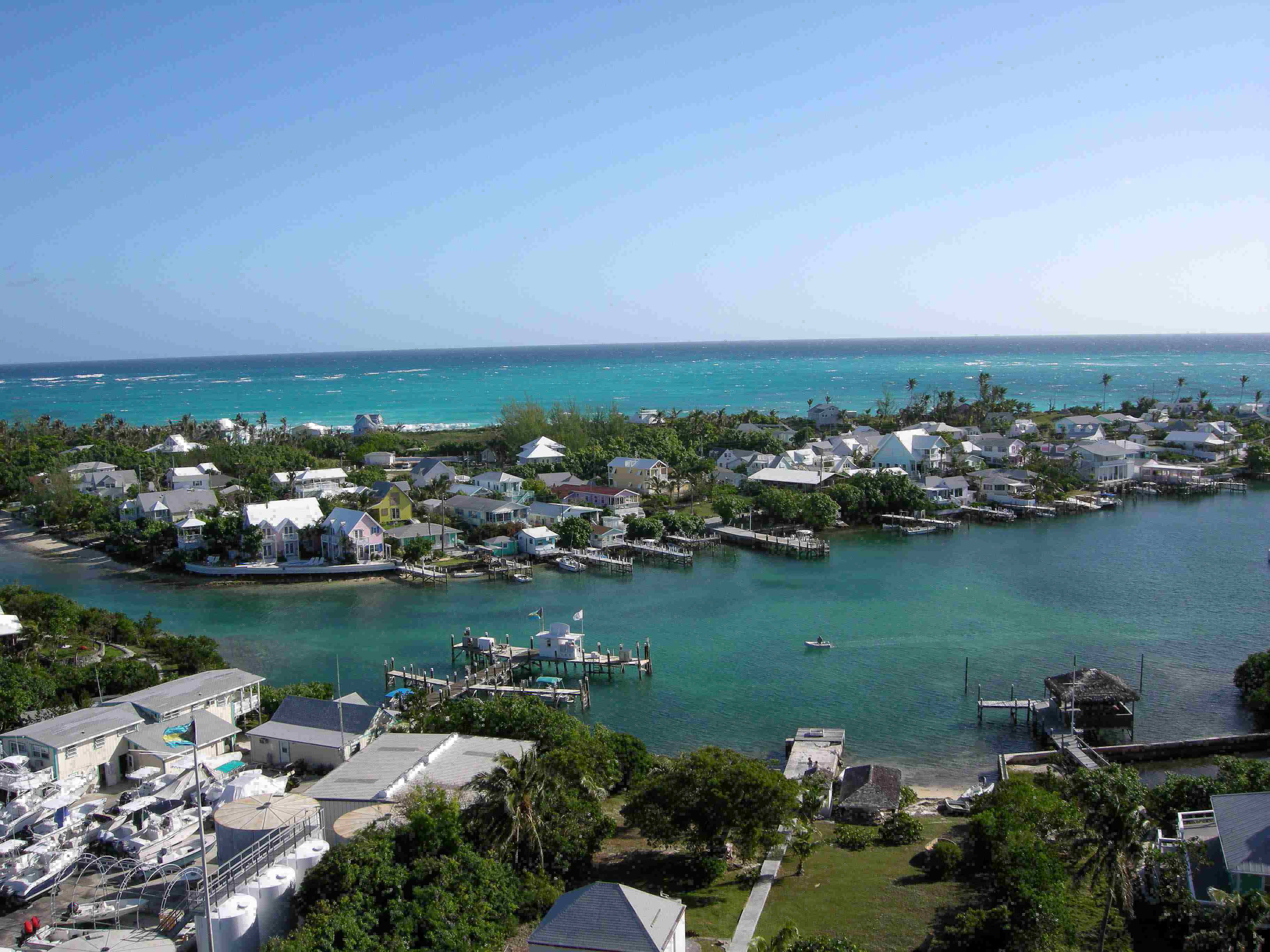 Inselhüpfen auf den Bahamas: Von Grand Bahama nach Abaco und Long Island