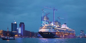 TUI: Mein Schiff 2 trifft in neuem Basishafen von Dubai ein