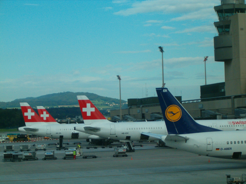 Swiss - schweizerisches Lufthansa-Unternehmen (04048) Foto: ©Carstino Delmonte (2009)