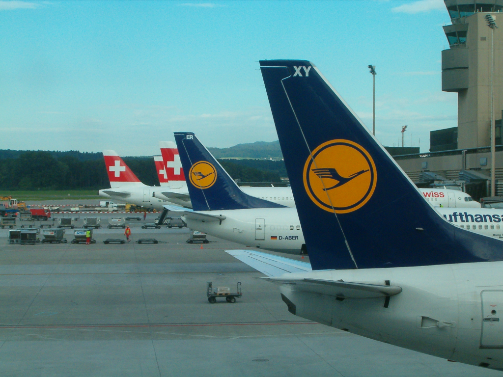 Swiss - schweizerisches Lufthansa-Unternehmen (04050) Foto: ©Carstino Delmonte (2009)