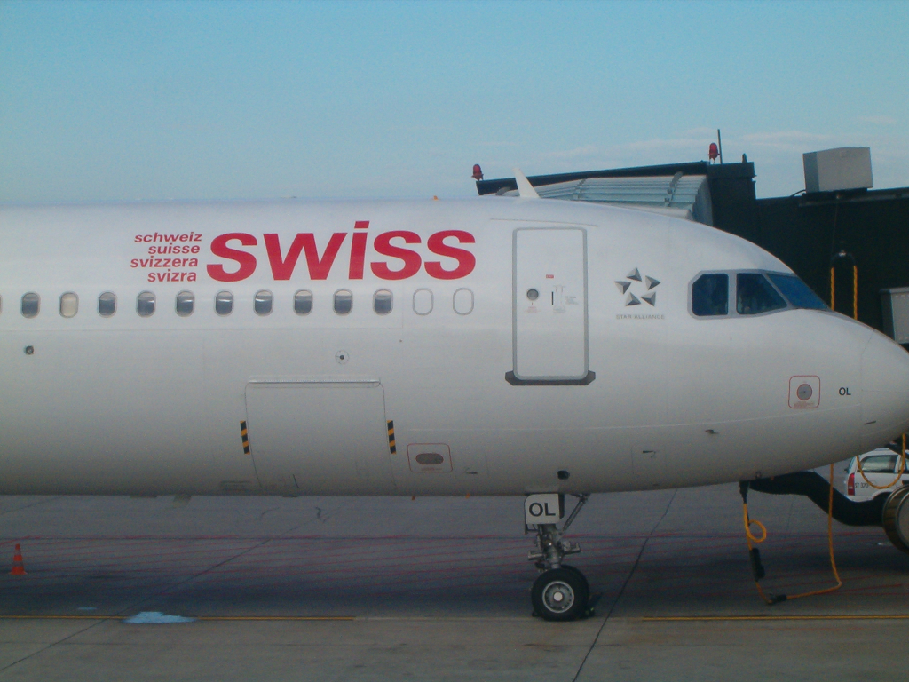 Swiss - schweizerisches Lufthansa-Unternehmen (04053) Foto: ©Carstino Delmonte (2009)