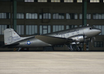 Rosinenbomber – DC 3 in Berlin Tempelhof
