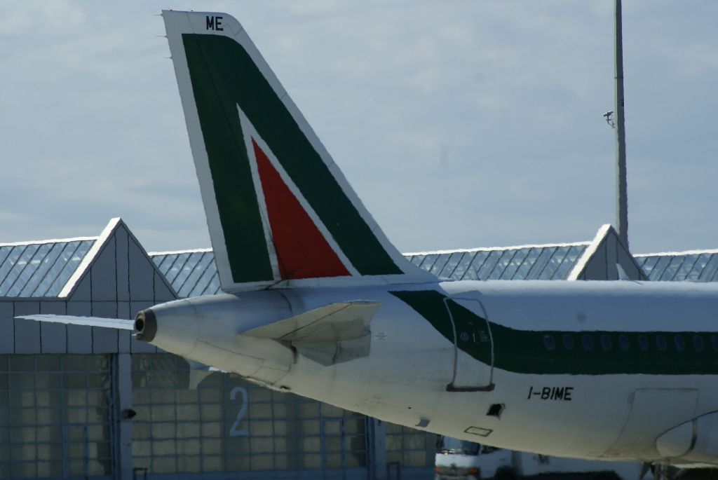 Airlines – Alitalia Italienische Staatsairline im Syk-Team