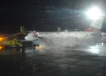Flugzeug-Enteisung bei Schnee