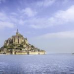 Hohe Fluten am Mont Saint-Michel: Mittelalterliche „Stadt der Bücher“ mit den stärksten Gezeiten Europas